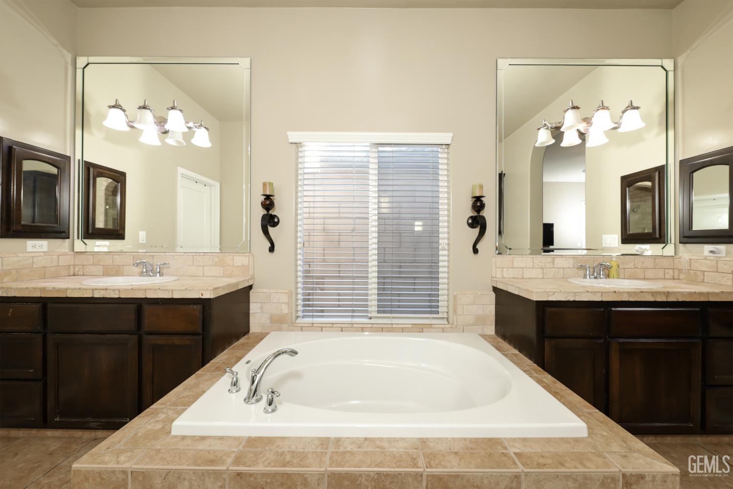 13502 Coco Palm Court