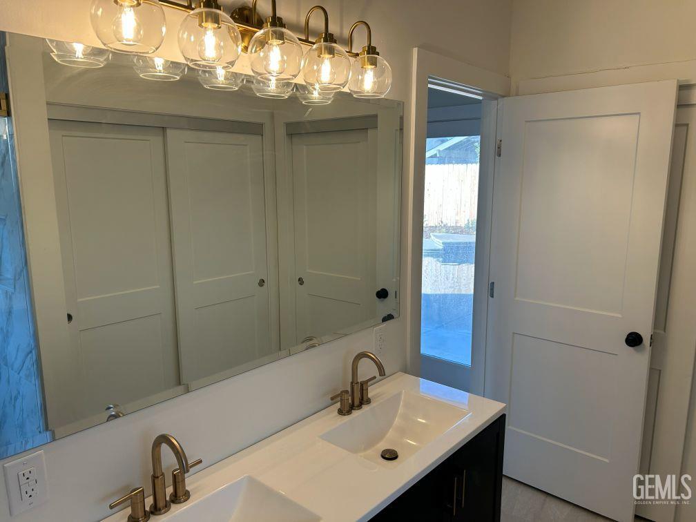 9812 S Vanessa Avenue