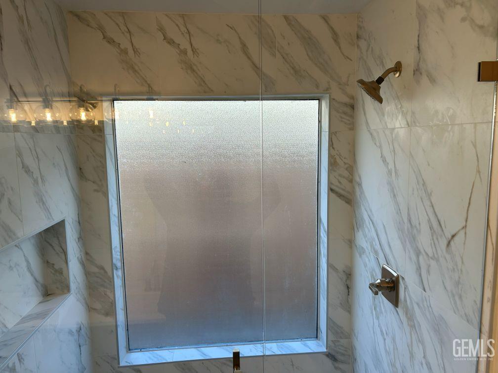 9812 S Vanessa Avenue