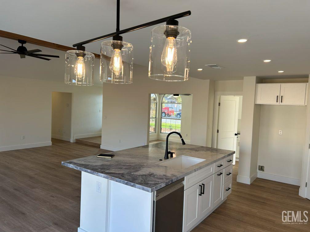 9812 S Vanessa Avenue