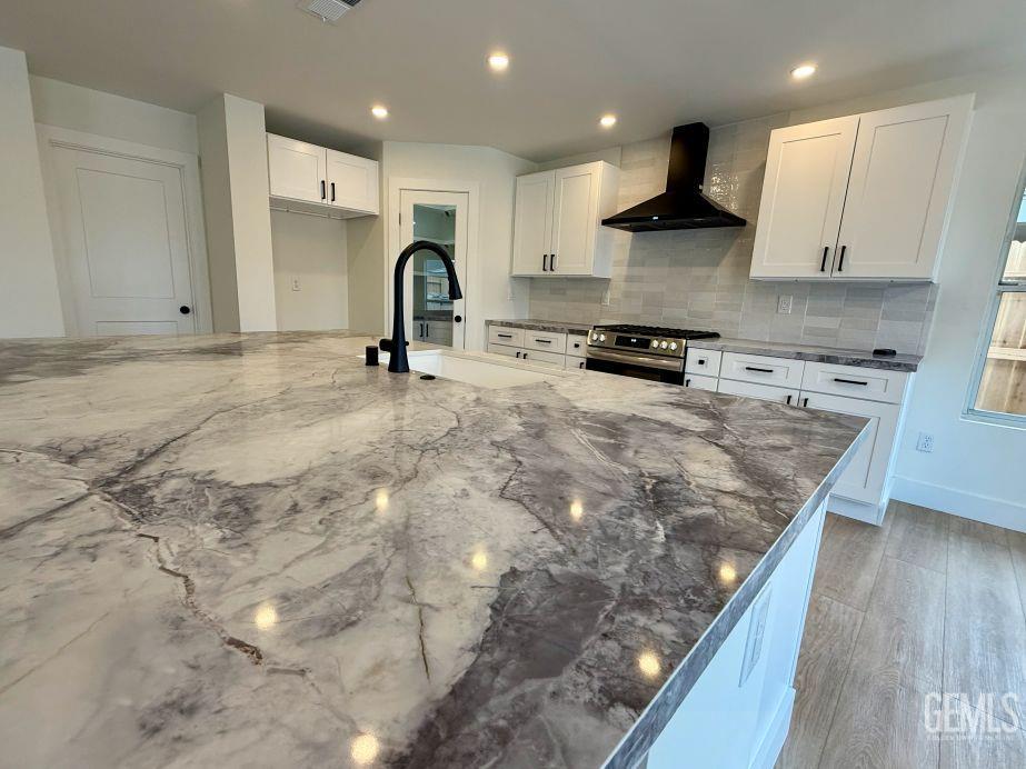 9812 S Vanessa Avenue