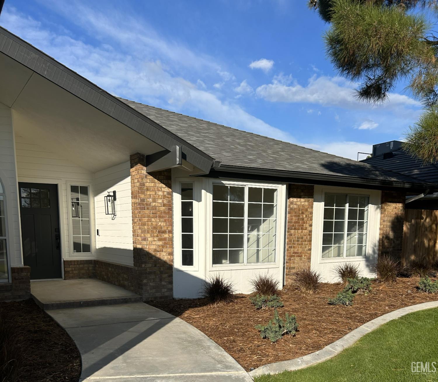 9812 S Vanessa Avenue