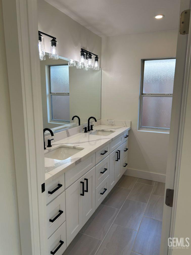 9812 S Vanessa Avenue