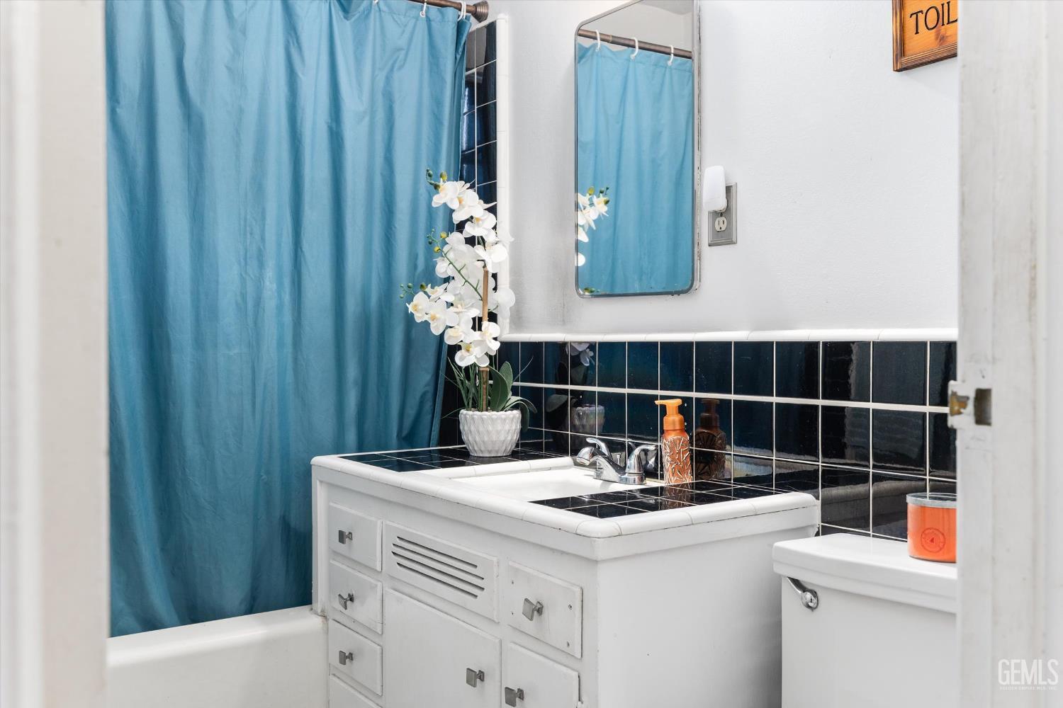 113 Loma Vista Avenue