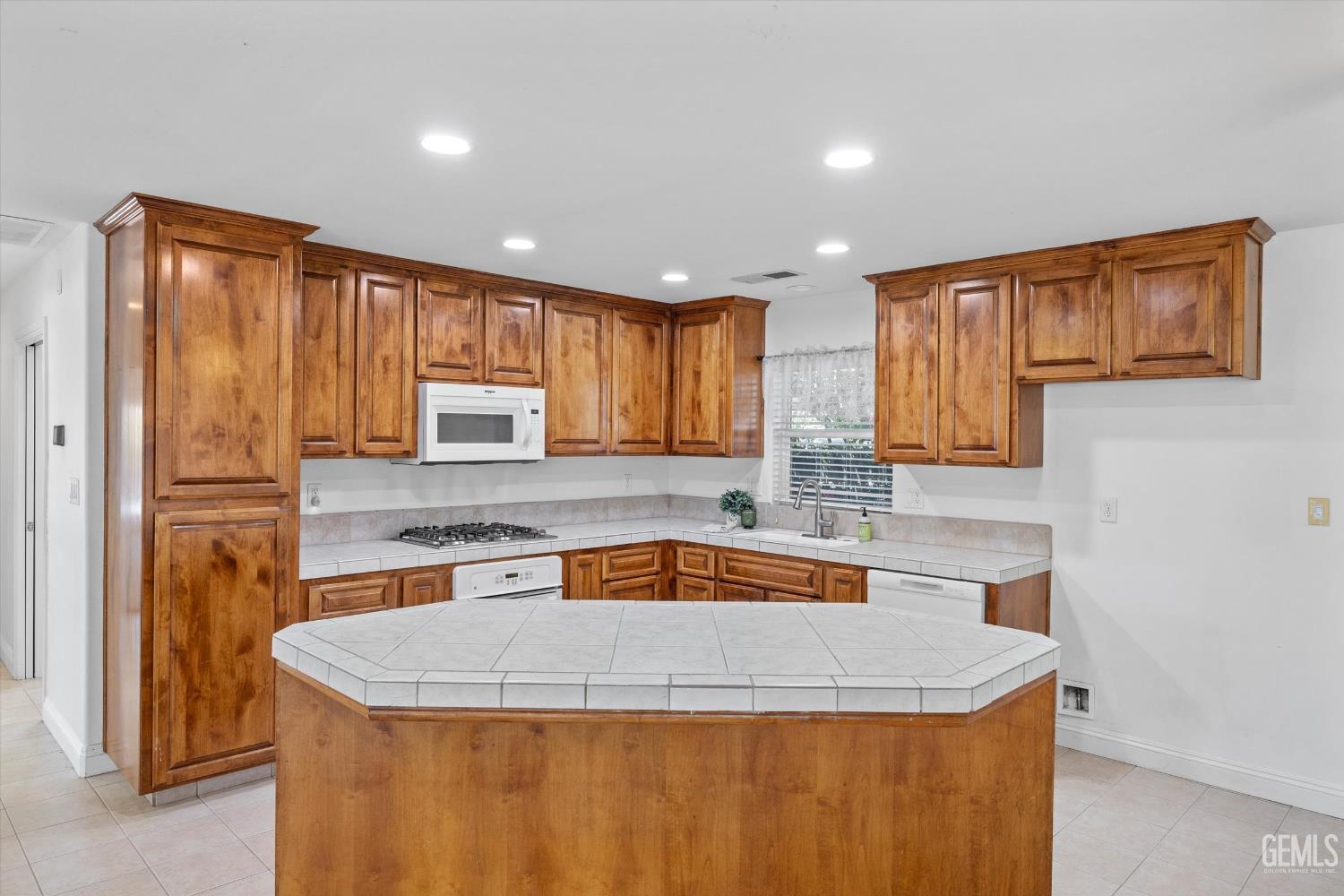 15112 Sunnybank Avenue