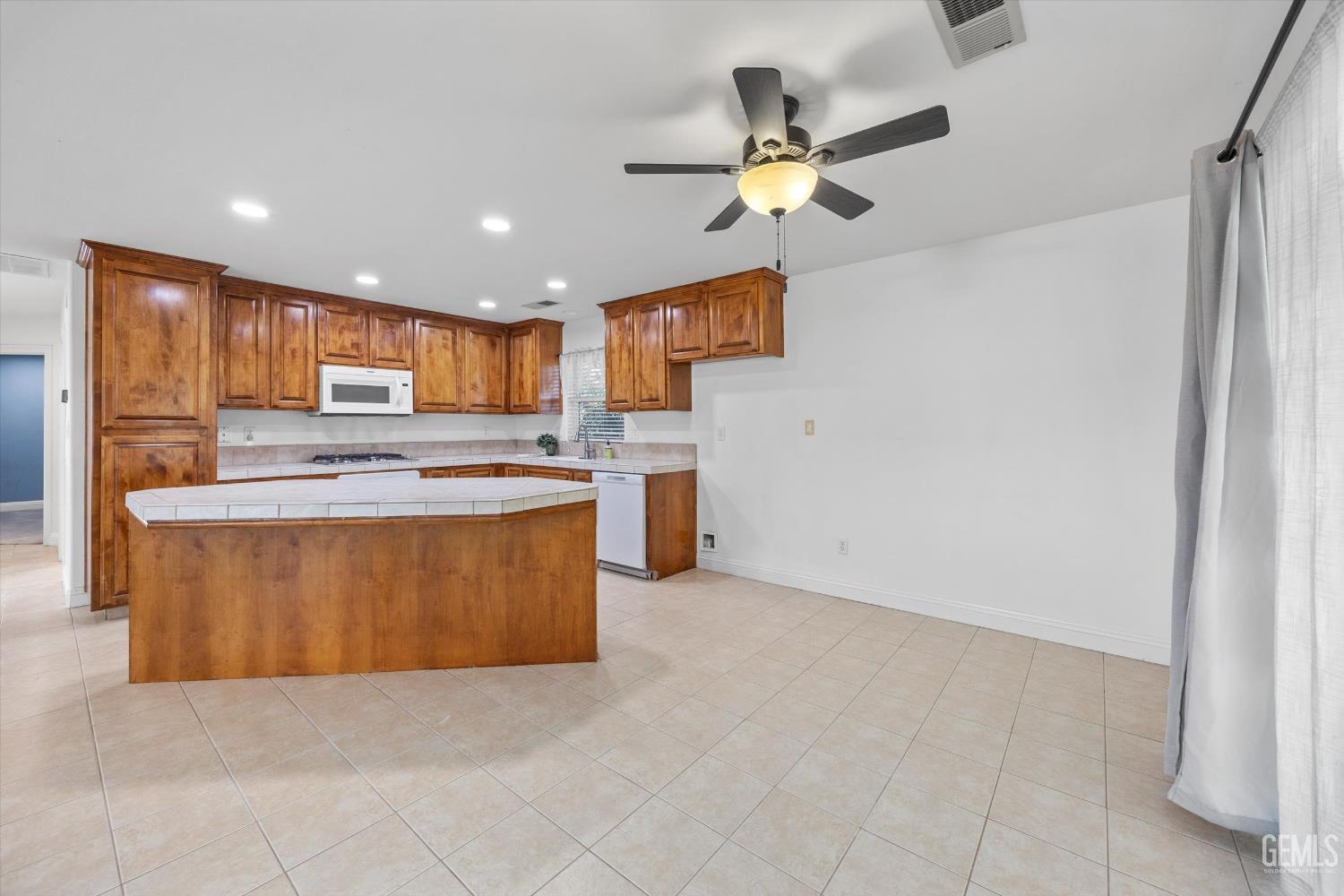 15112 Sunnybank Avenue