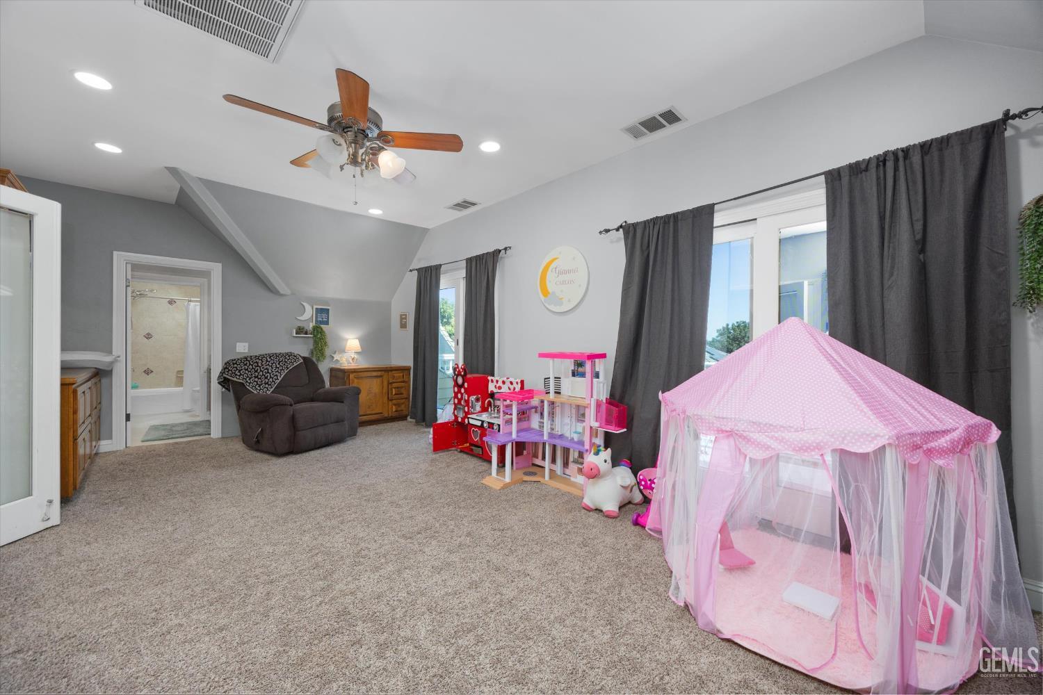 15112 Sunnybank Avenue