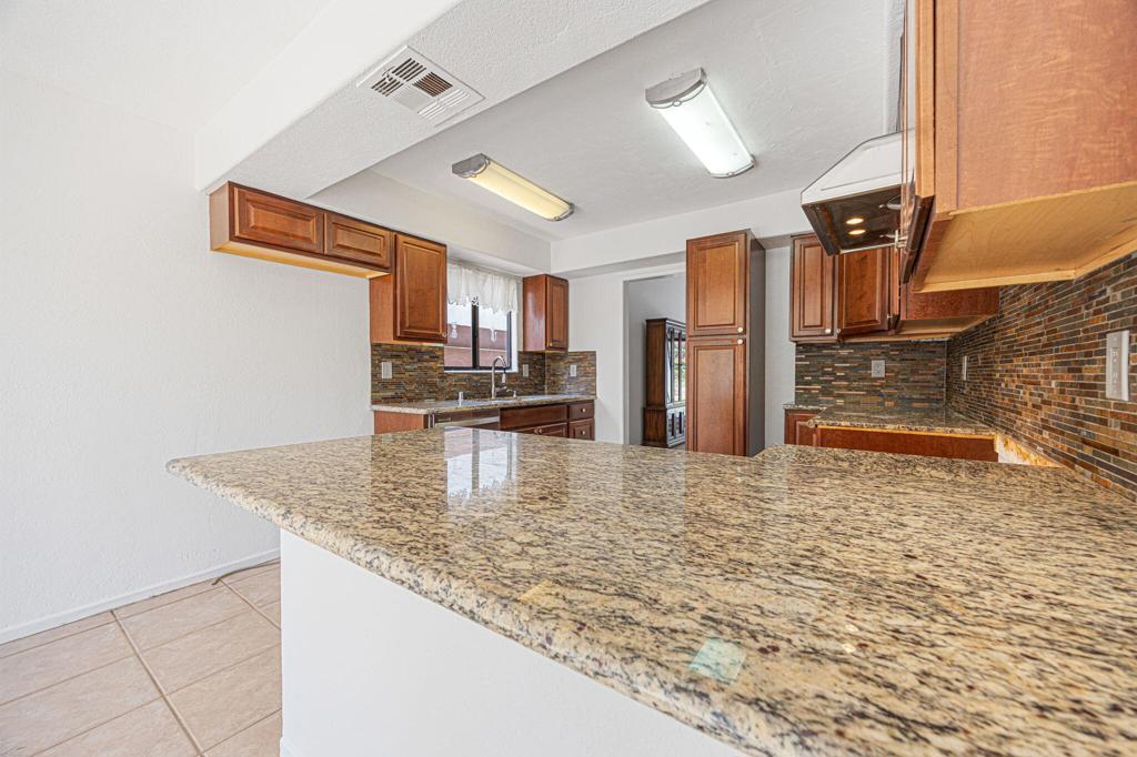 54805 Avenida Carranza