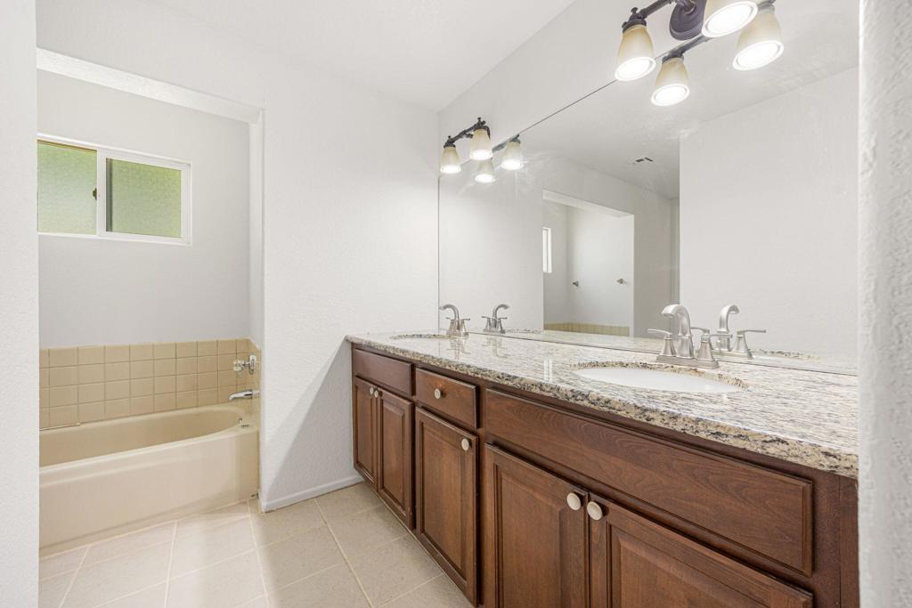 54805 Avenida Carranza