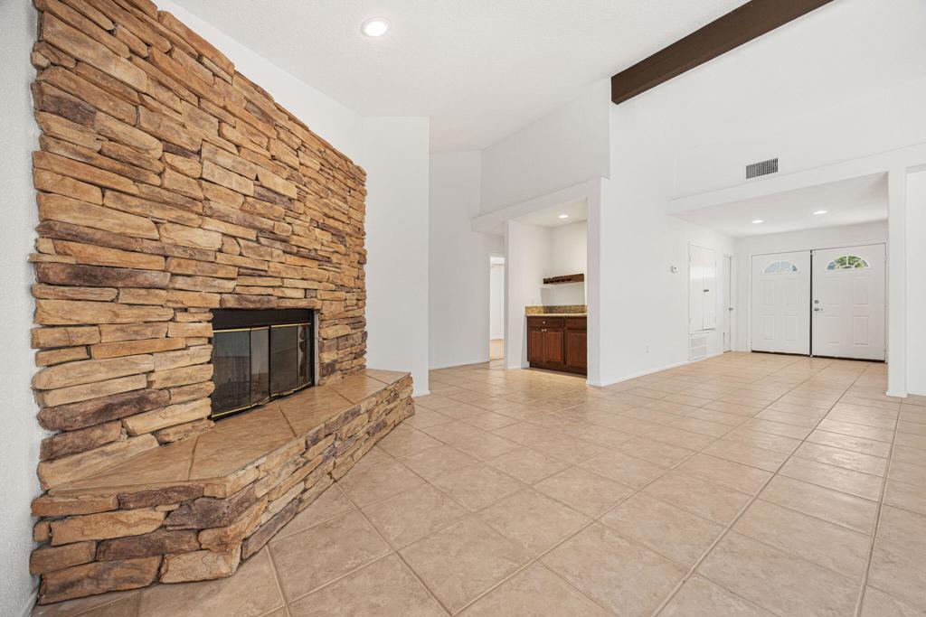 54805 Avenida Carranza