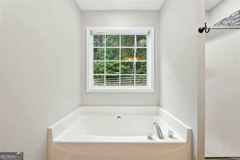 302 WHITE MARBLE Way