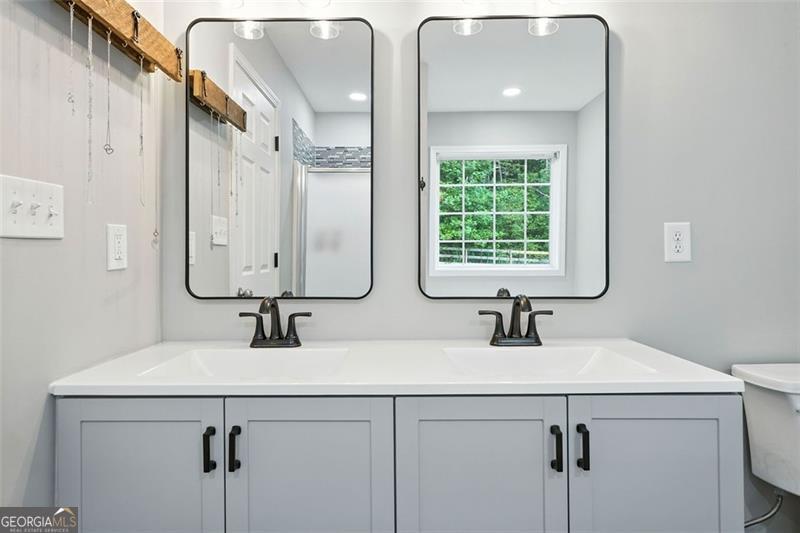 302 WHITE MARBLE Way