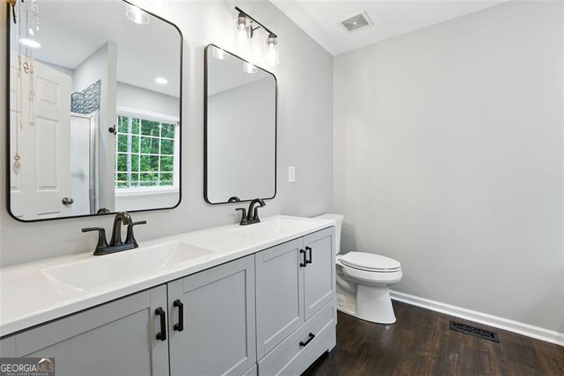 302 WHITE MARBLE Way