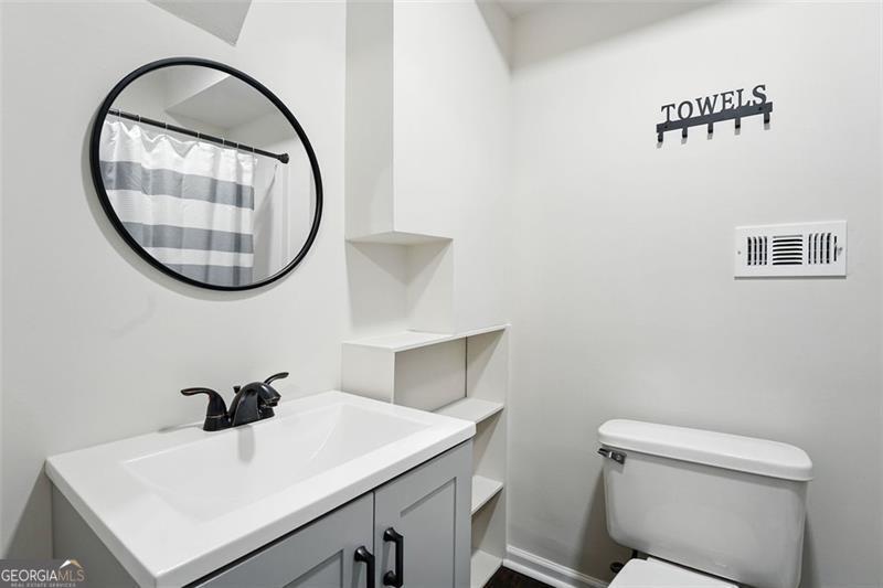 302 WHITE MARBLE Way