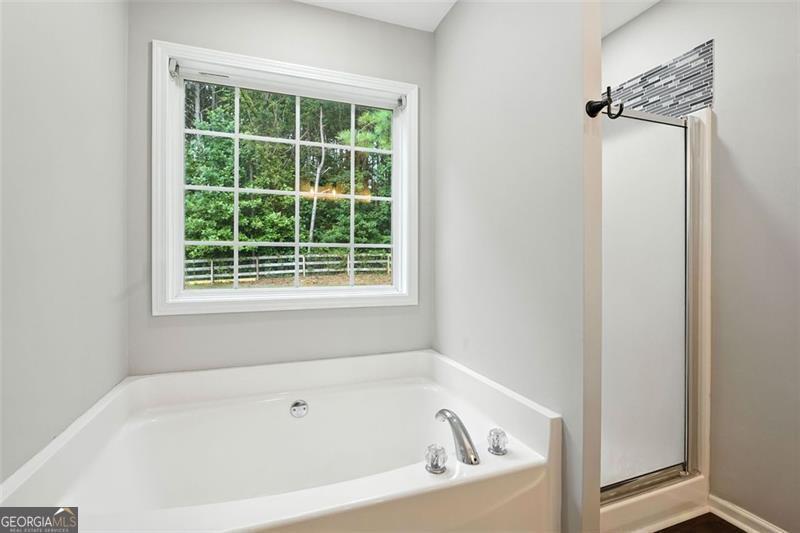 302 WHITE MARBLE Way