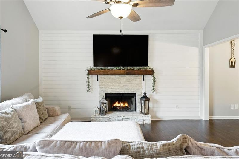 302 WHITE MARBLE Way