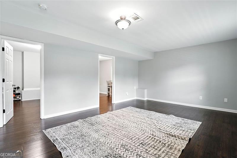 302 WHITE MARBLE Way