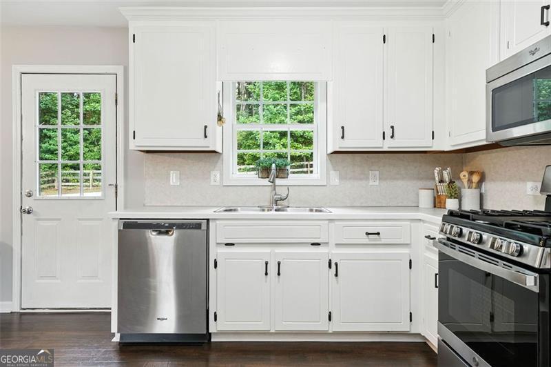 302 WHITE MARBLE Way