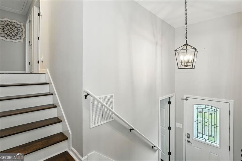 302 WHITE MARBLE Way