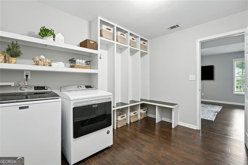 302 WHITE MARBLE Way