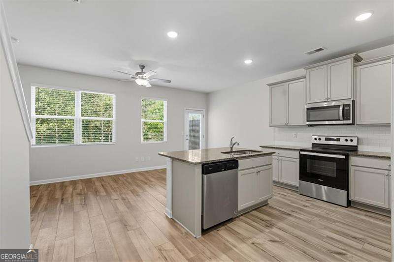 2832 Saratoga Lake View