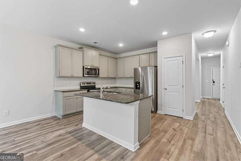 2832 Saratoga Lake View