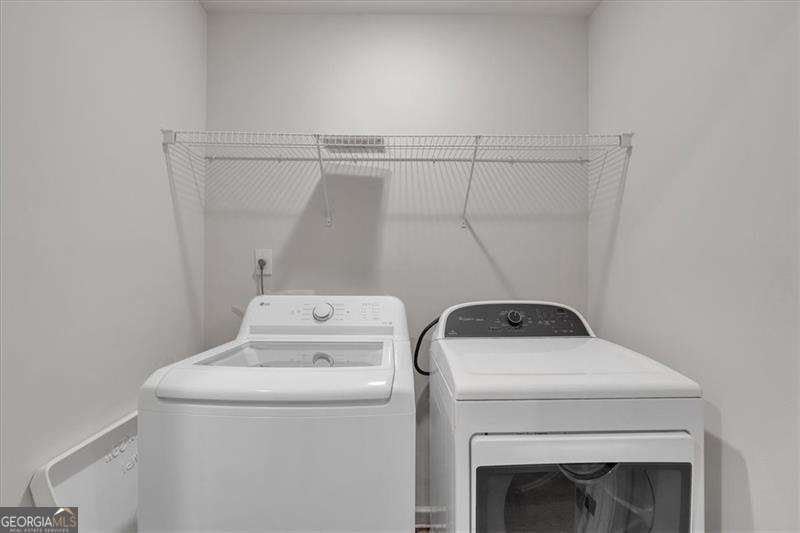 2832 Saratoga Lake View