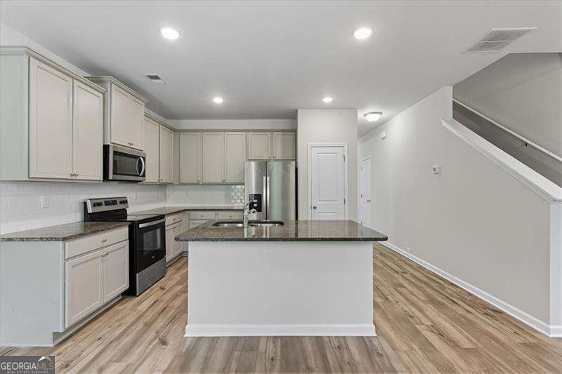 2832 Saratoga Lake View