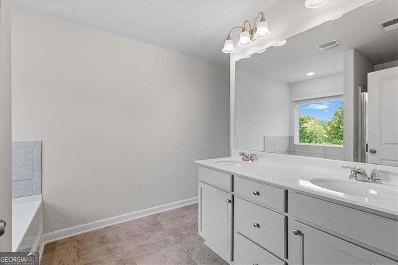 2832 Saratoga Lake View