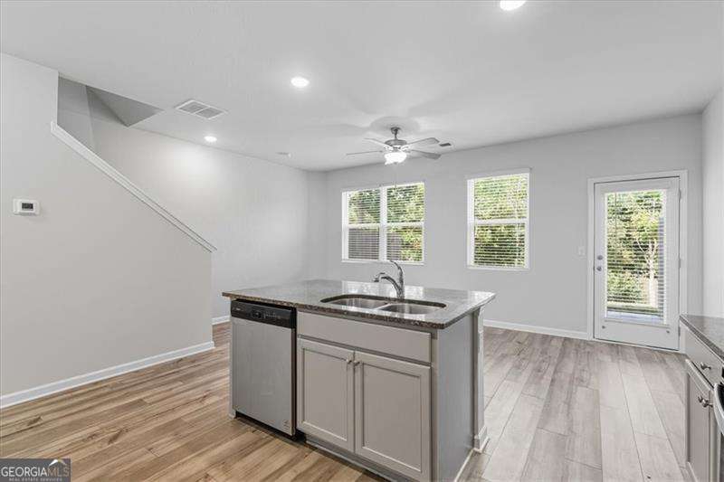 2832 Saratoga Lake View