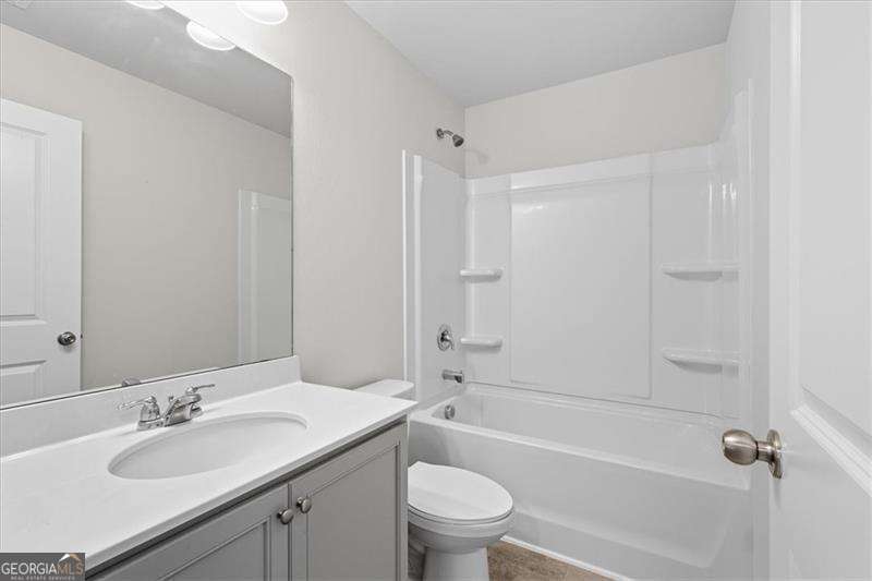 2832 Saratoga Lake View