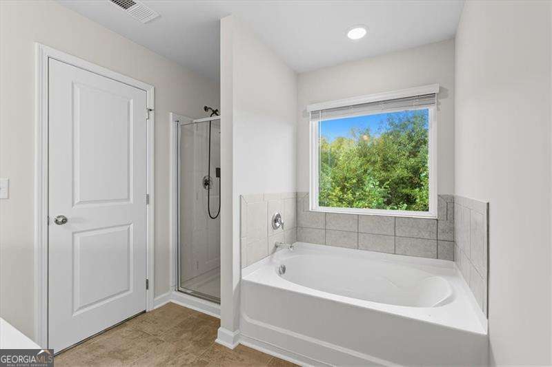 2832 Saratoga Lake View