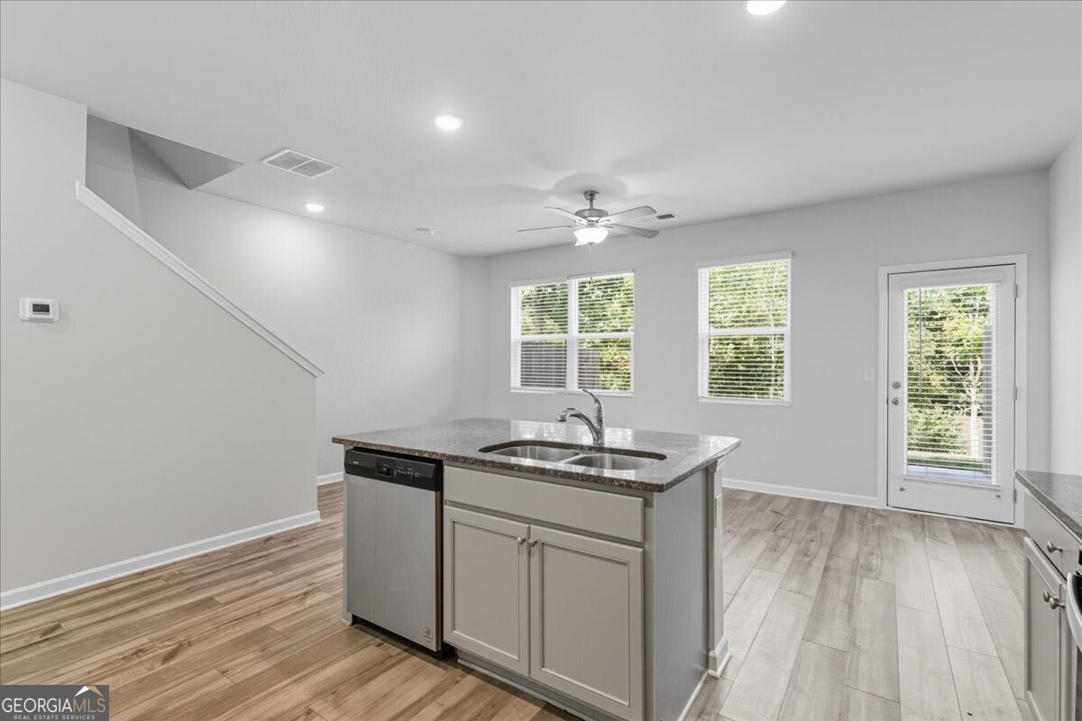 2832 Saratoga Lake View