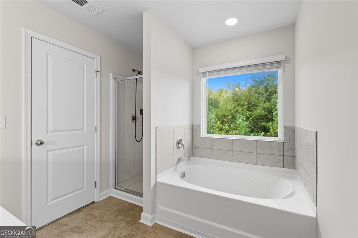 2832 Saratoga Lake View