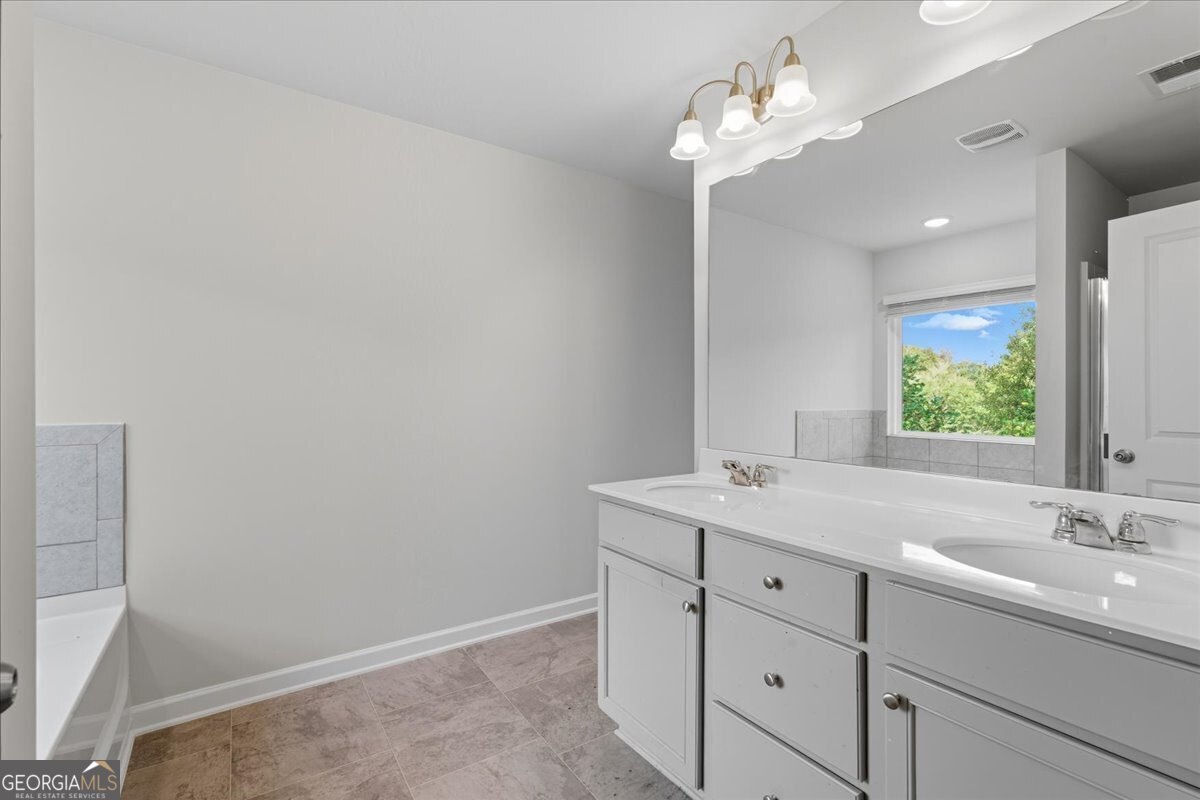 2832 Saratoga Lake View