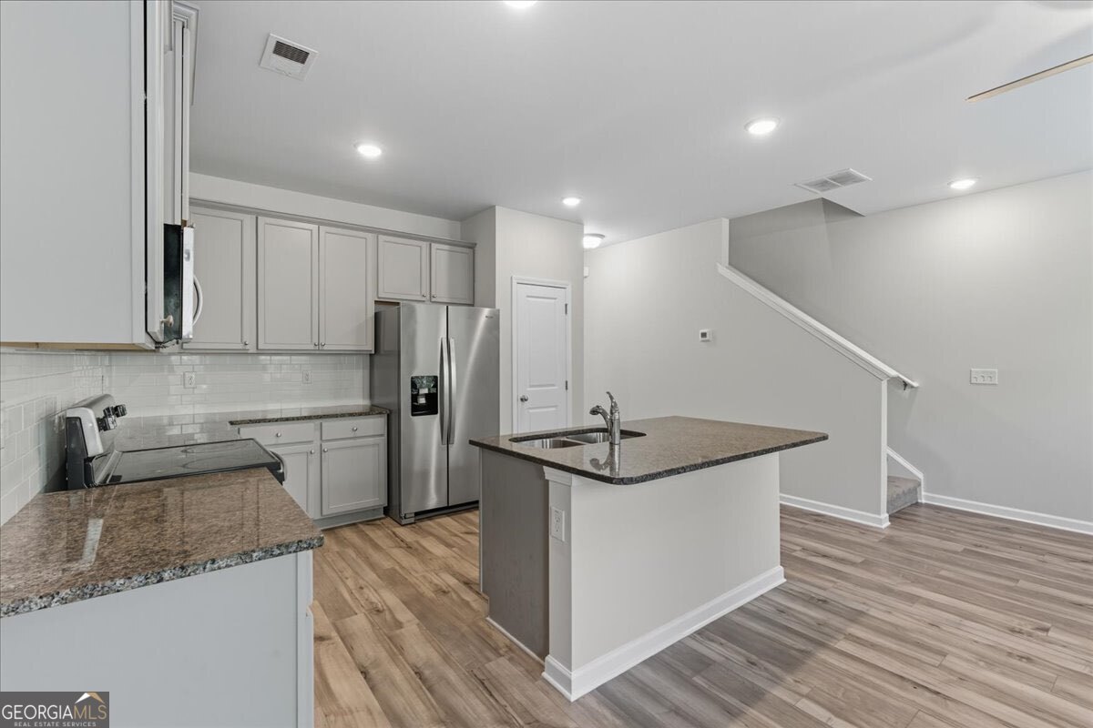 2832 Saratoga Lake View