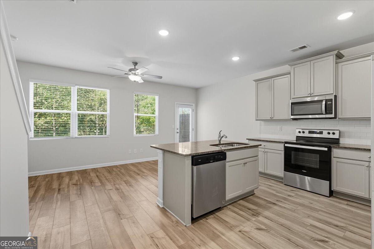 2832 Saratoga Lake View