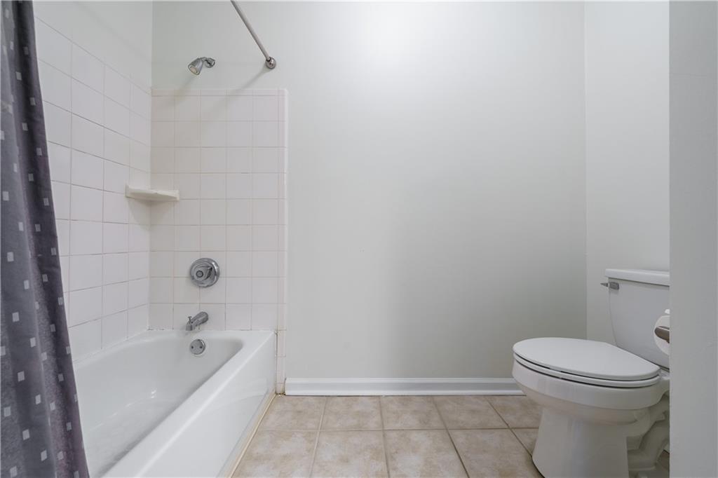1250 Parkwood Circle SE Unit 1211