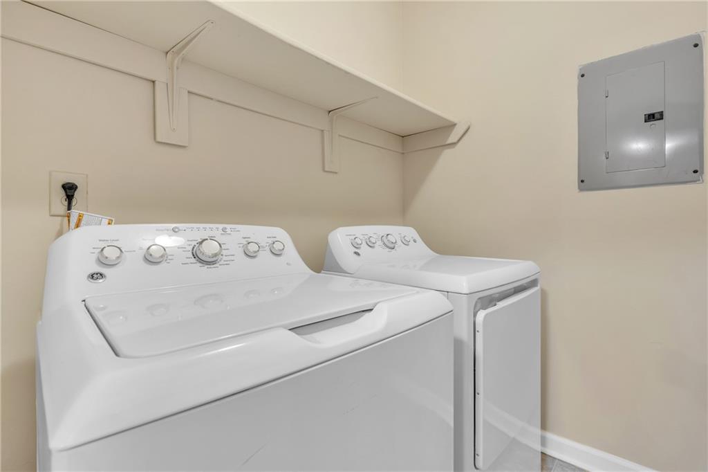 1250 Parkwood Circle SE Unit 2007