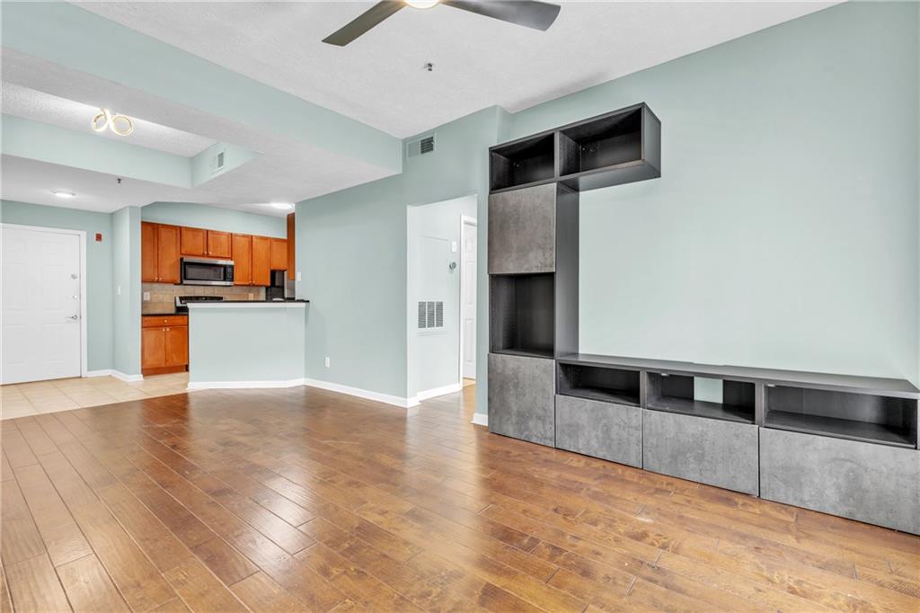 1250 Parkwood Circle SE Unit 2007