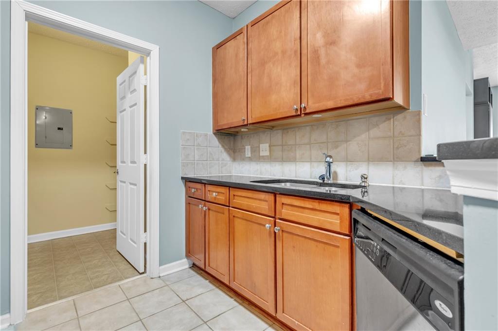 1250 Parkwood Circle SE Unit 2007