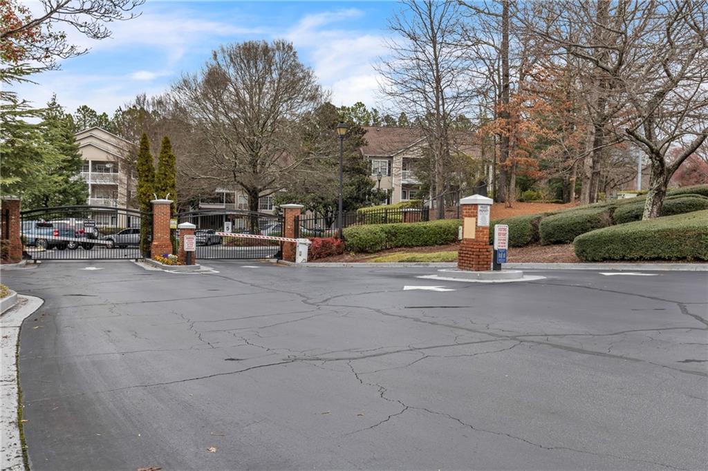 1250 Parkwood Circle SE Unit 2007