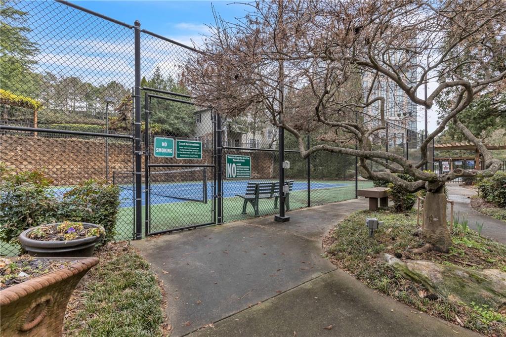 1250 Parkwood Circle SE Unit 2007