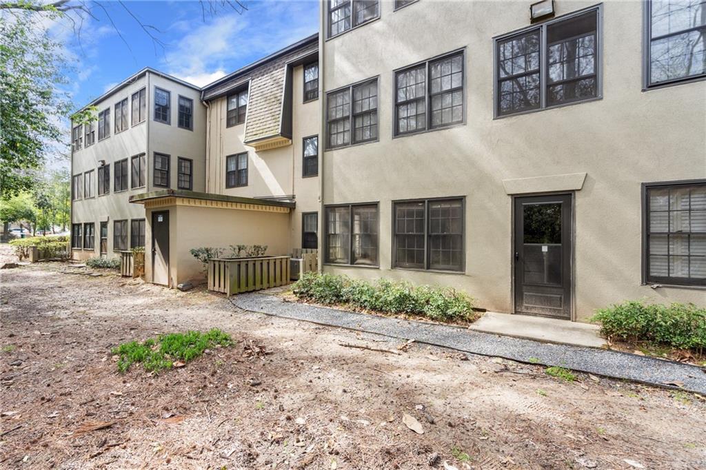 50 Monet Court NW