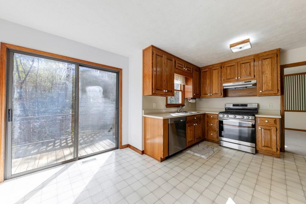 398 Hunters Court