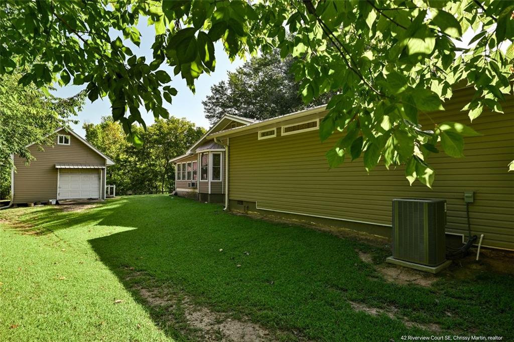 42 RIVERVIEW Court SE