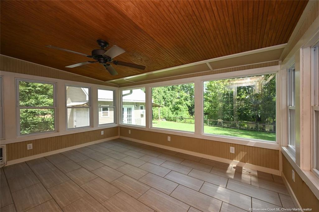 42 RIVERVIEW Court SE