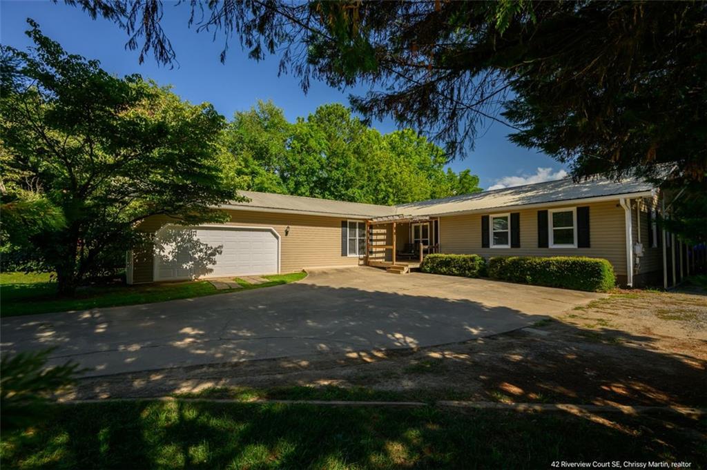 42 RIVERVIEW Court SE