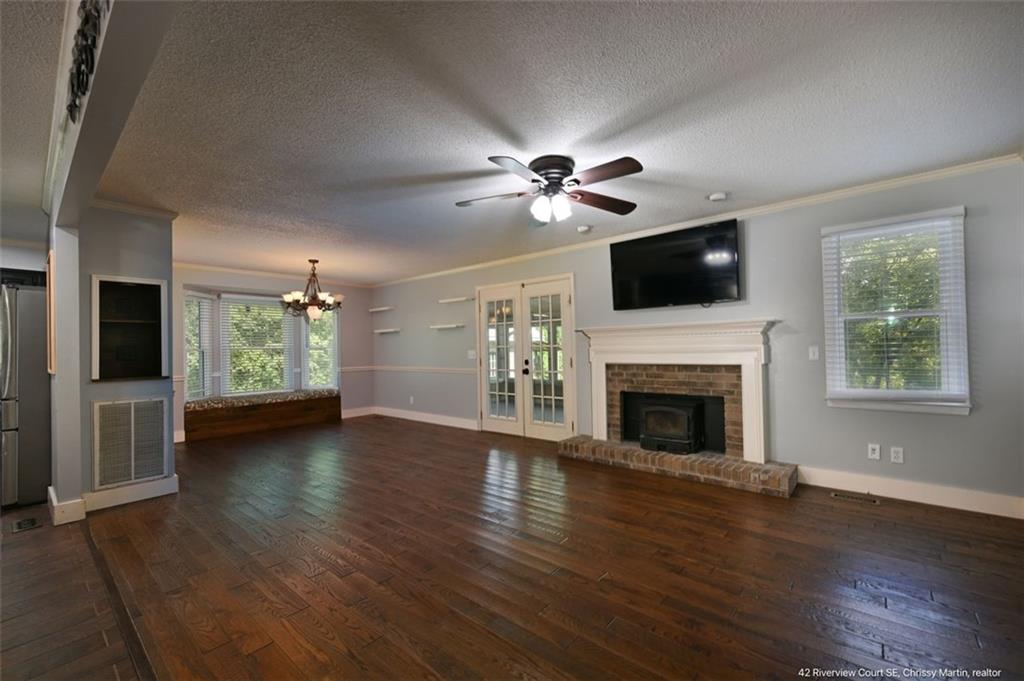 42 RIVERVIEW Court SE