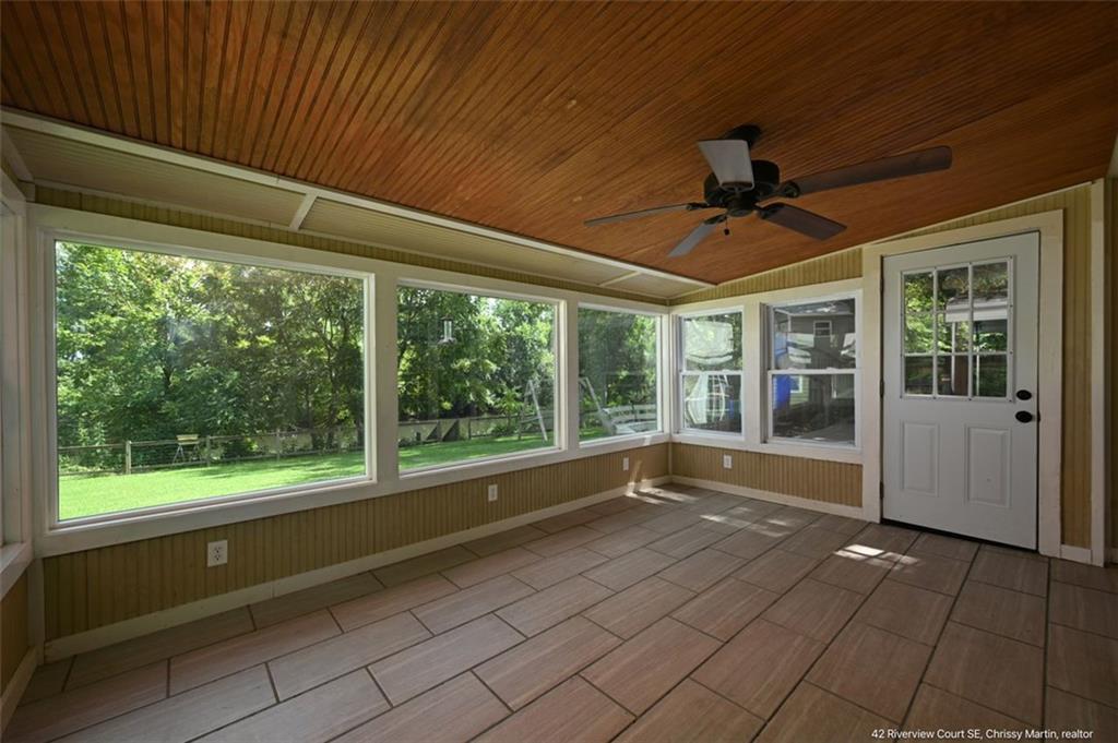 42 RIVERVIEW Court SE